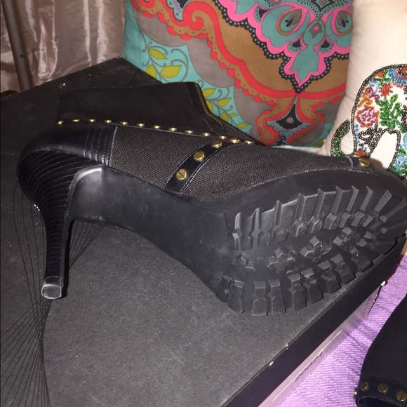 9.5M healed booties w/open toe. - Picture 3 of 8